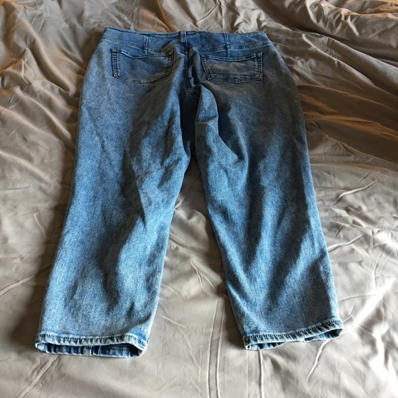 NWOT Women’s No Boundaries High Rise Straight Leg Mom Jeans - Light Jean Wash - Picture 4 of 13